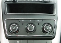 Chrom rámeček panelu rádia Škoda Yeti Chrom rámeček panelu rádia Škoda Yeti